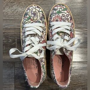 Women’s limited edition Willam morris shoes